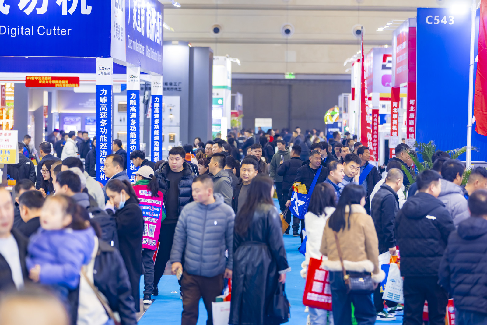 圓滿收官｜2026春季（鄭州）第45屆中原廣告展圓滿收官，以盛會之約繪就行業(yè)藍(lán)圖